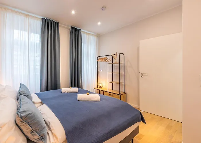 Vivid Luxury Apartment Ludwigsburg - Bluehendes Barock-Forum-Schloss-Modern