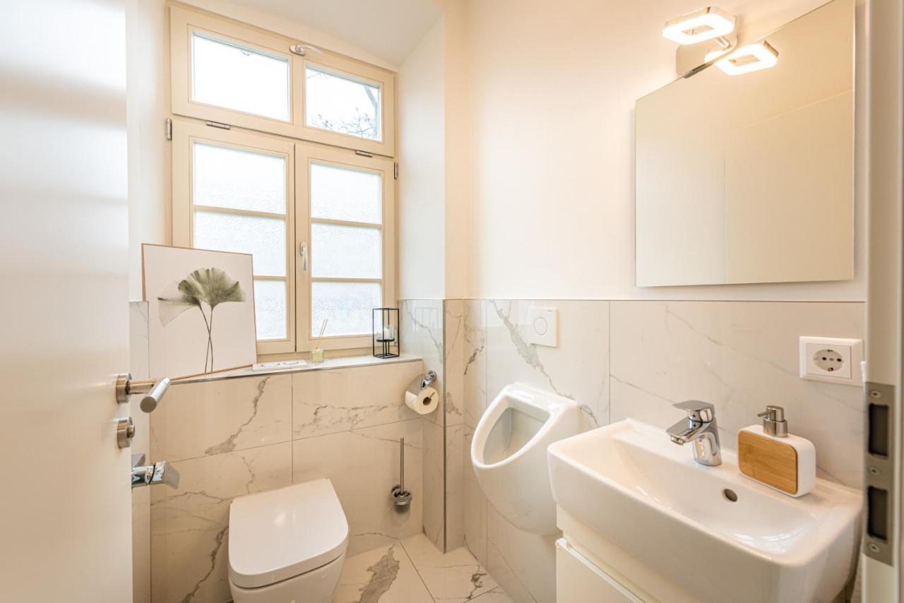 Vivid Luxury - Bluehendes Barock-forum-schloss-modern Apartment