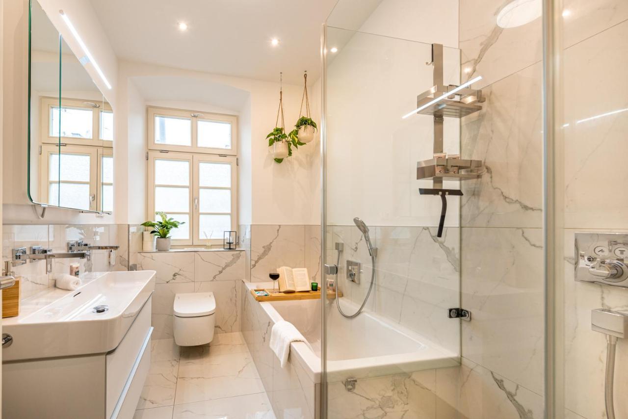 Vivid Luxury - Bluehendes Barock-forum-schloss-modern Apartment